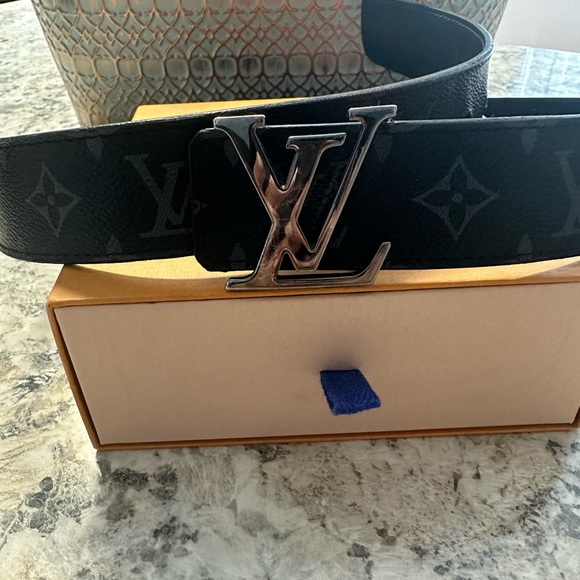 Louis Vuitton Men’s belt Initiales 40 mm reversible - Picture 3 of 6